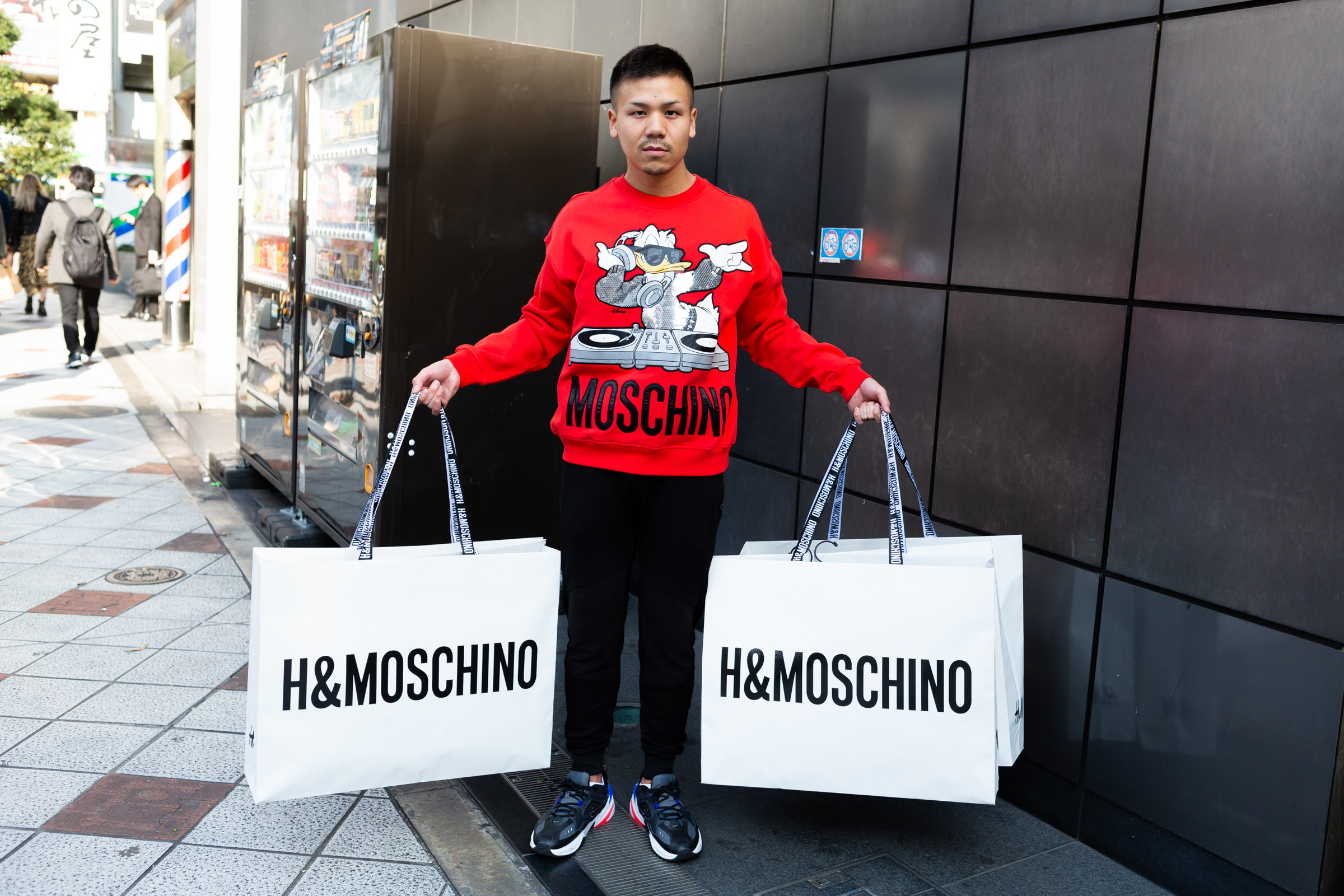 今日の1番さん：MOSCHINO [tv] H&M編』コラボアイテム発売日に18万円で