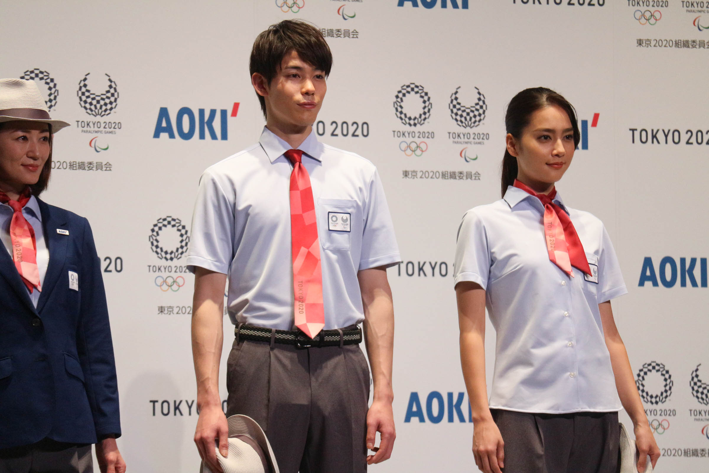東京五輪審判員のユニフォーム2種が披露、フォーマルウェアでは女性の