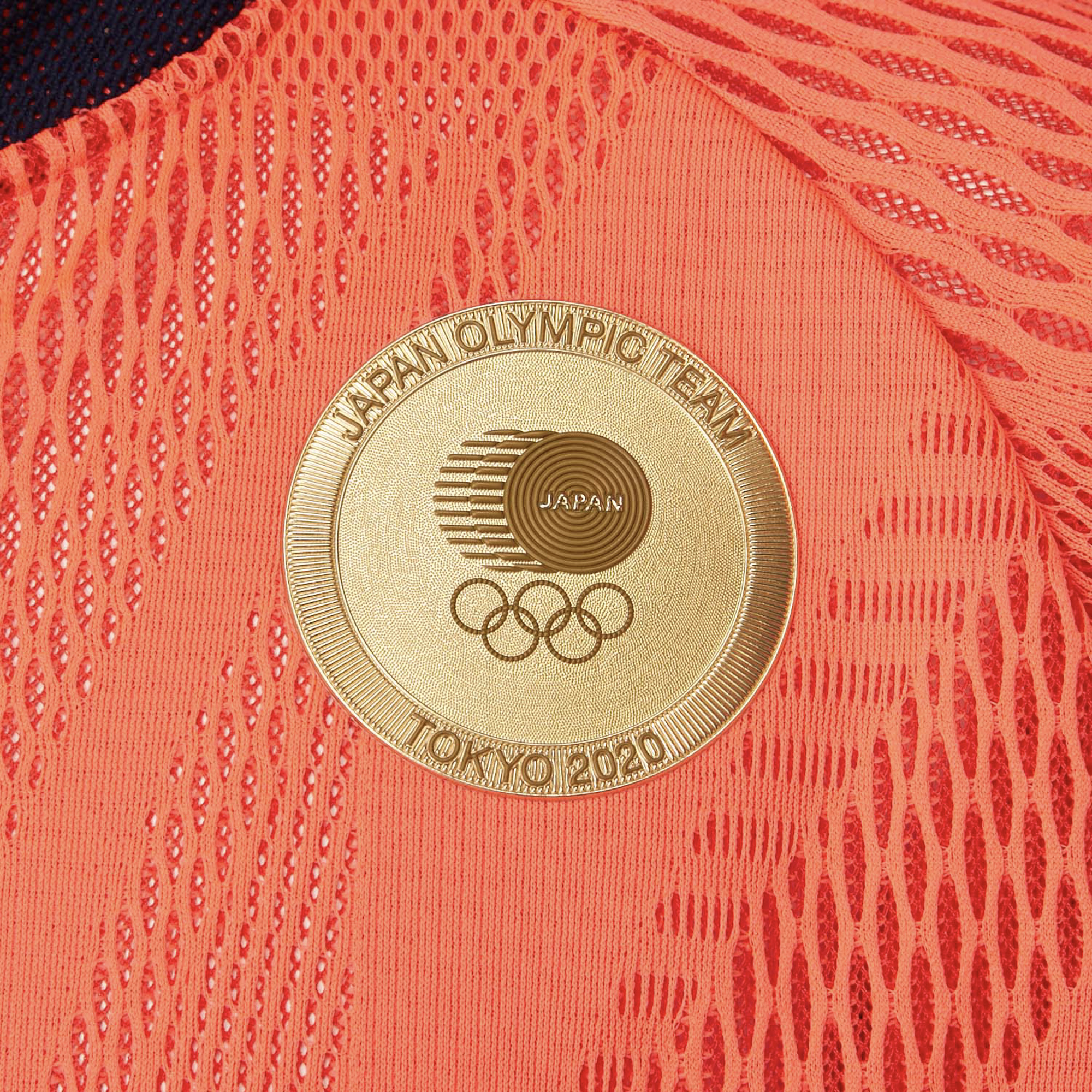 アシックス、日本選手団が着用している「ポディウムジャケット」の 