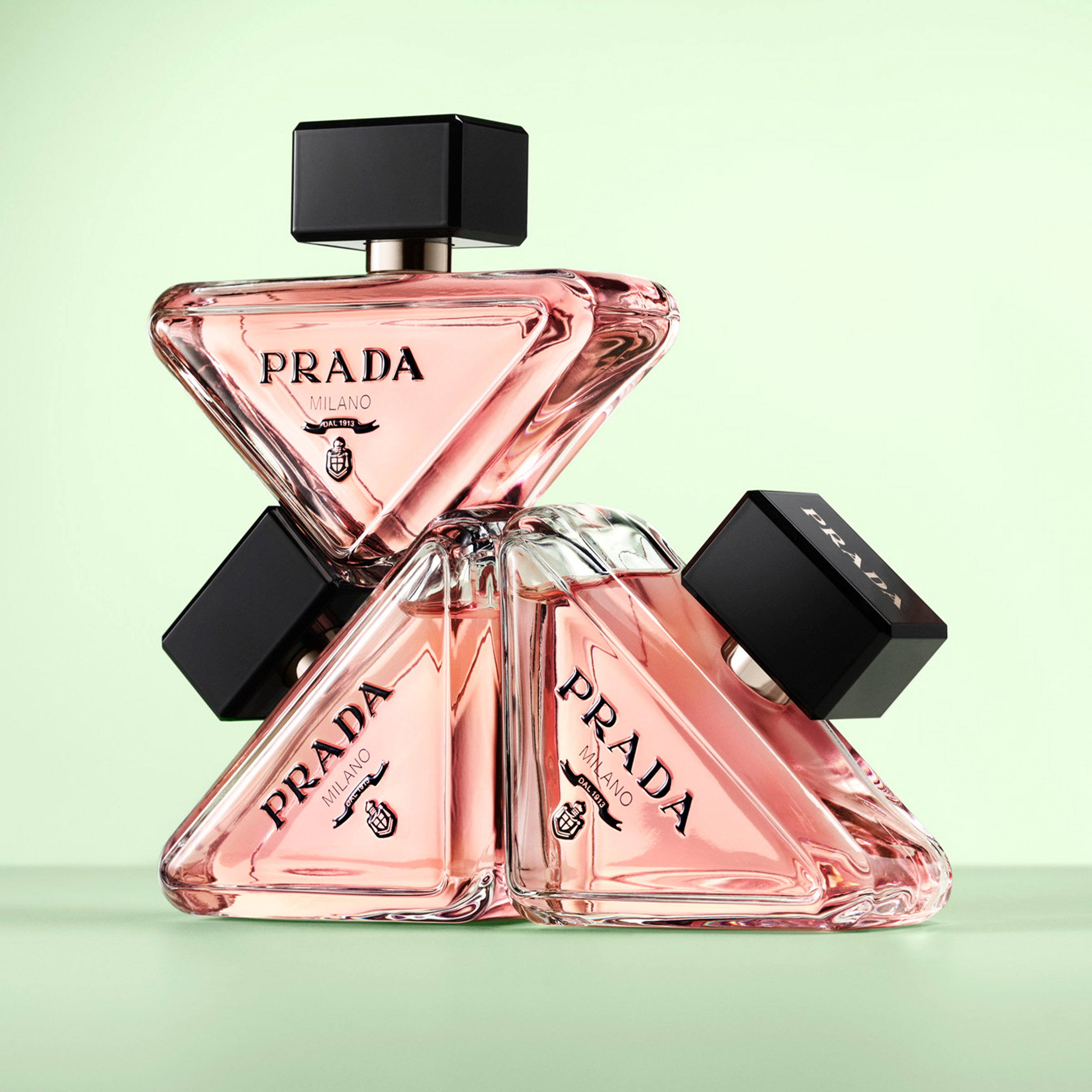 「プラダ パラドックス オーデパルファム」が日本上陸 “矛盾”が持つ美を表現した香り
