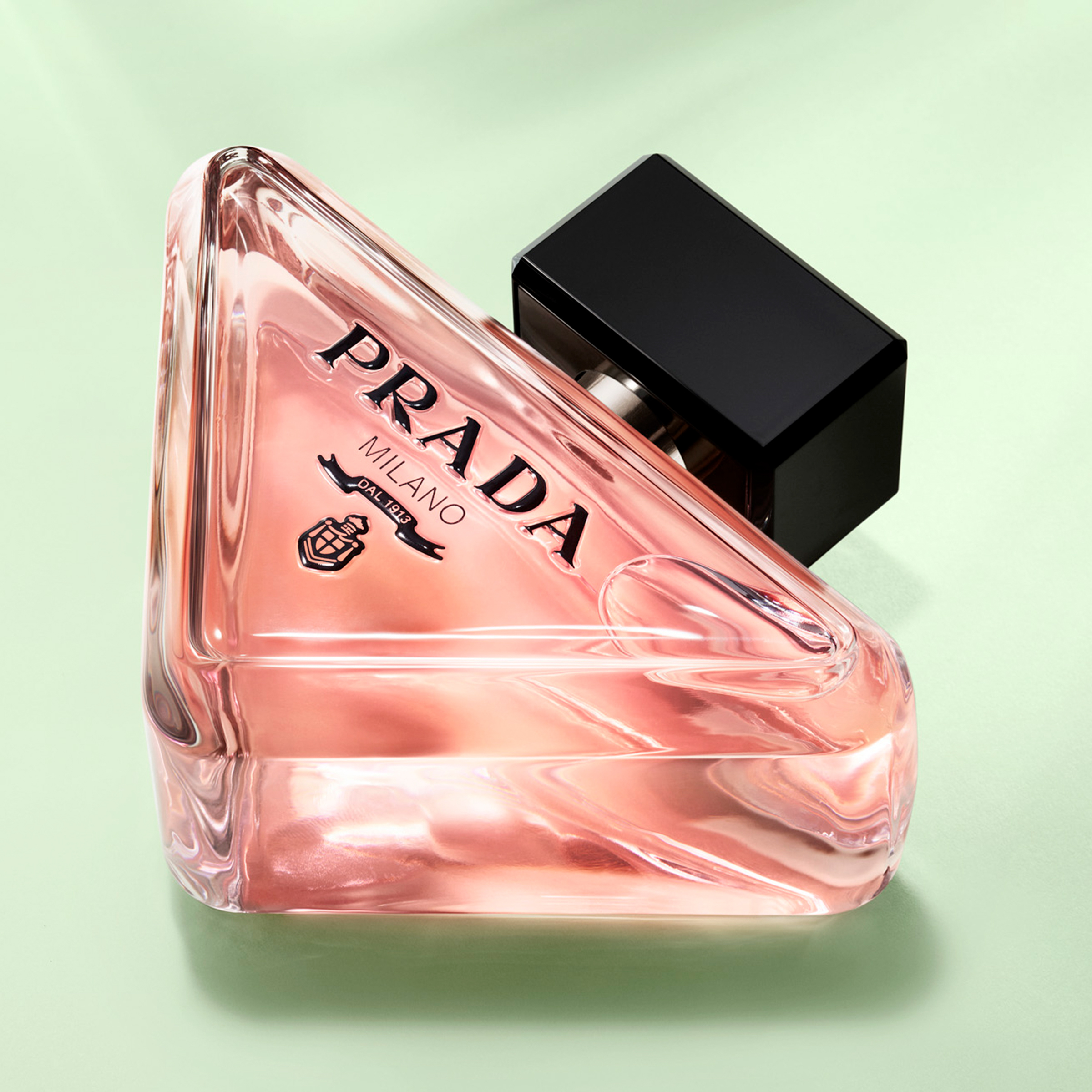 「プラダ パラドックス オーデパルファム」が日本上陸 “矛盾”が持つ美を表現した香り